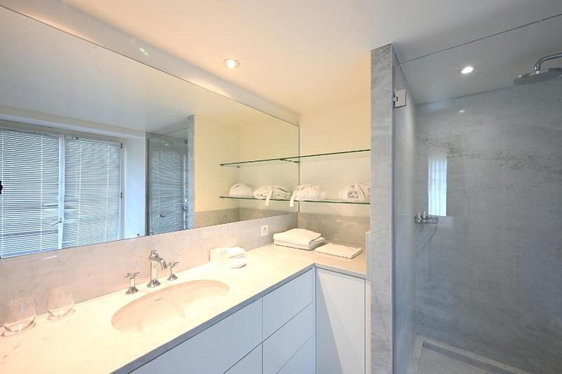Suite with Garden View image 4