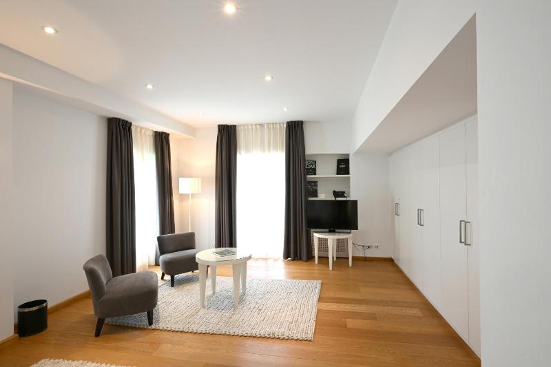 Suite with Garden View image 3