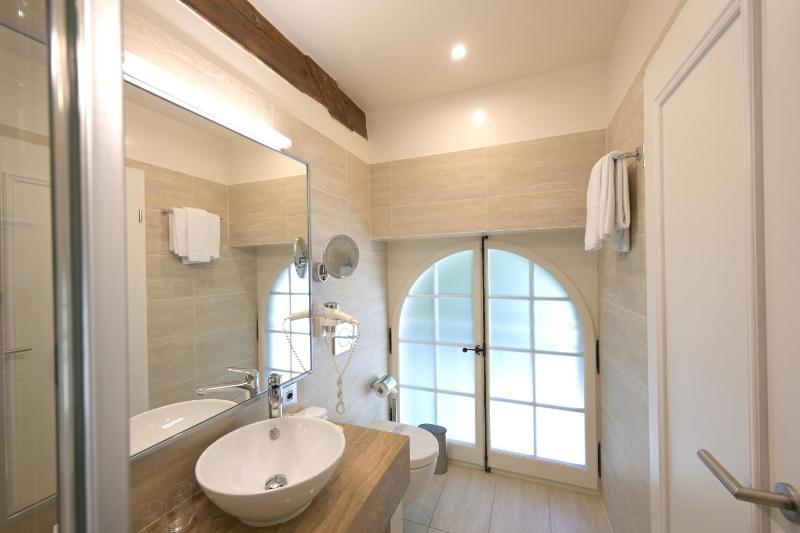 Standard Double Room image 2