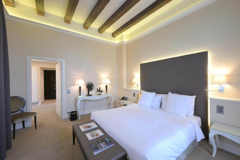Suite with Lake View image 1