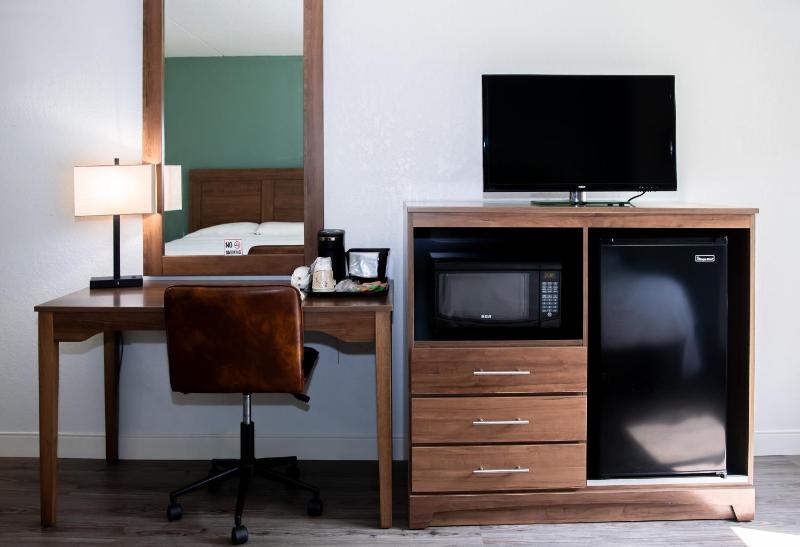 Standard Queen Room image 1