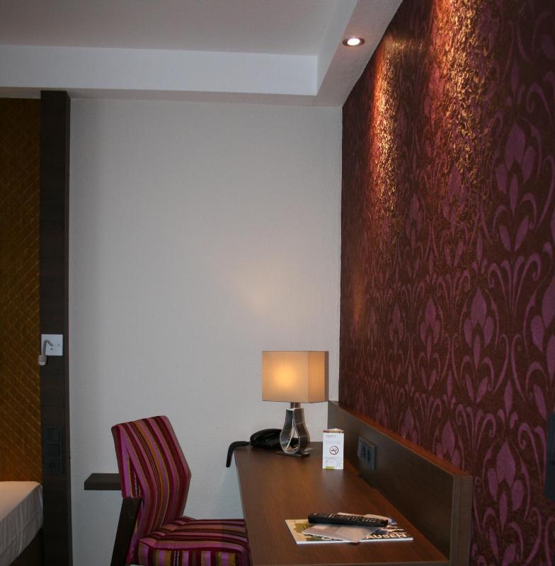 Business Single Room image 4