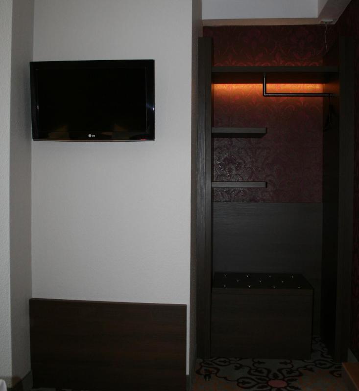 Business Single Room image 3