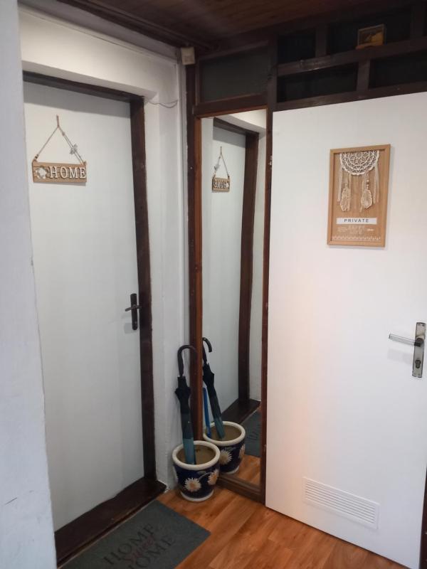 One-Bedroom Apartment image 4