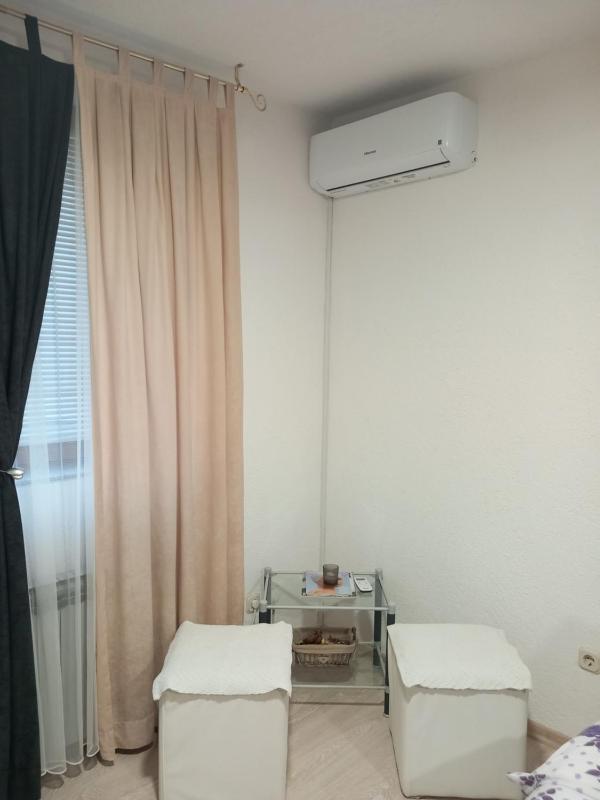 One-Bedroom Apartment image 2