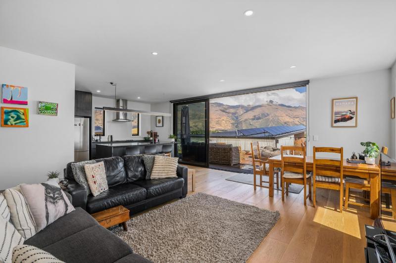Peak Retreat - Wanaka Holiday Home - image 19