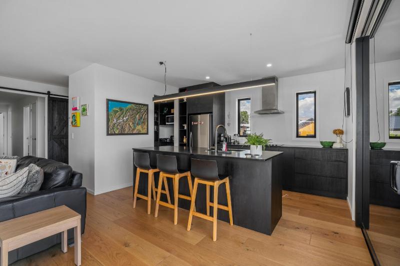 Peak Retreat - Wanaka Holiday Home - image 10