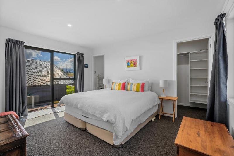 Peak Retreat - Wanaka Holiday Home - image 20