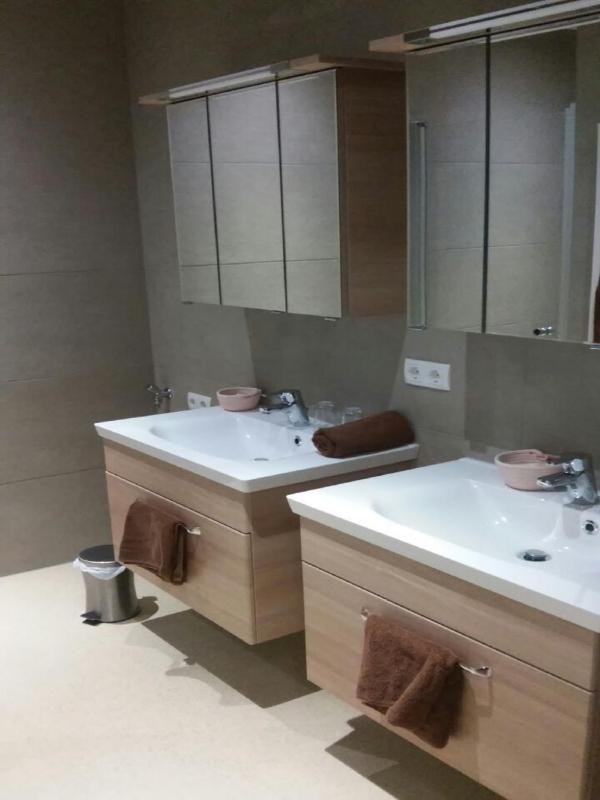 One-Bedroom Apartment image 2