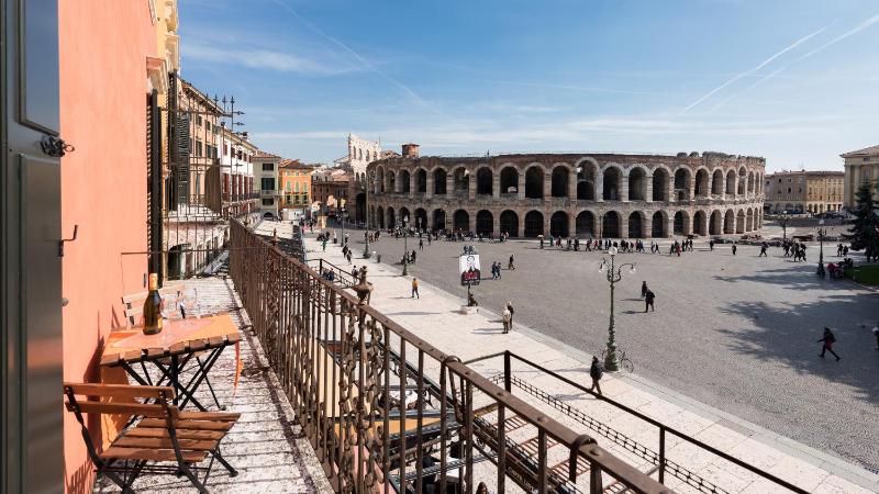 Deluxe Apartment image 2