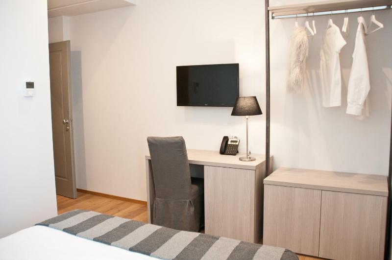 Double or Twin Room image 3