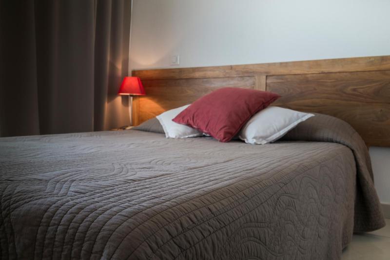 One-Bedroom Apartment with Sea View image 1