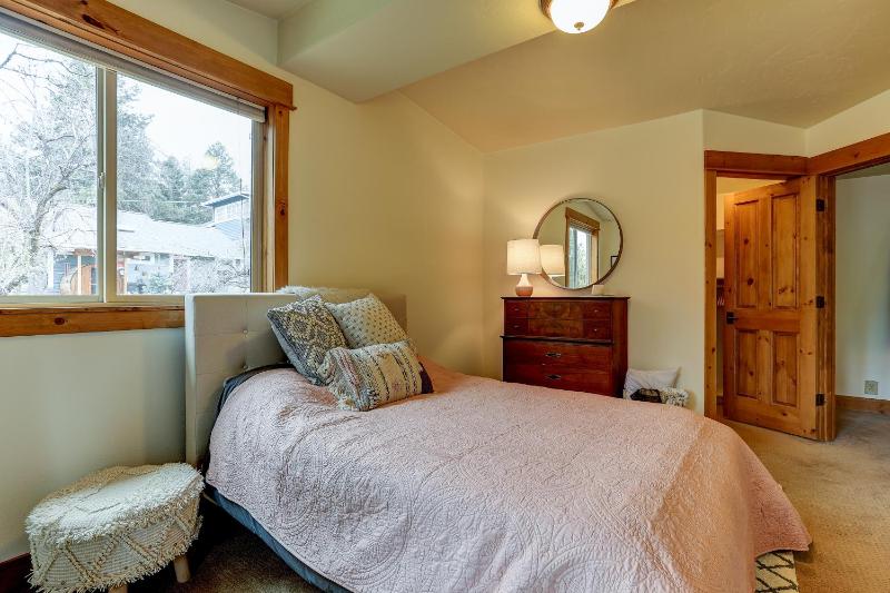 The Bend House - image 28