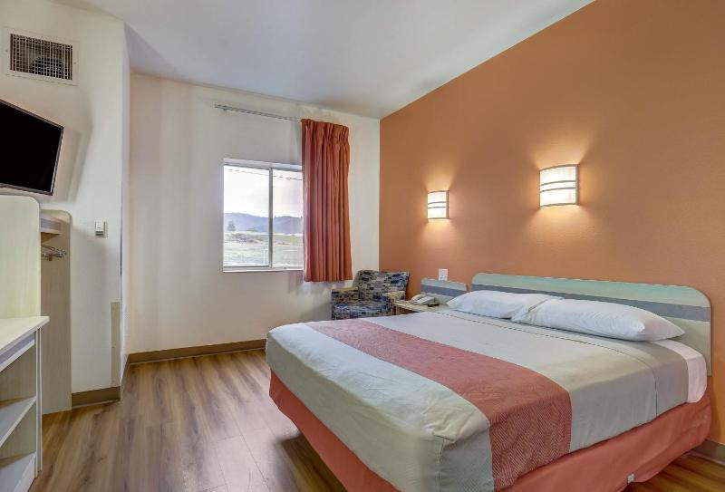 Standard Double Room image 4