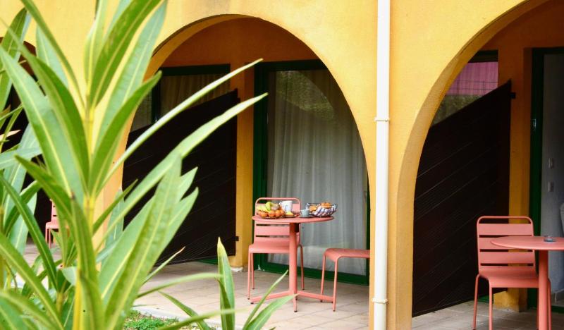 Comfort Queen Room image 2