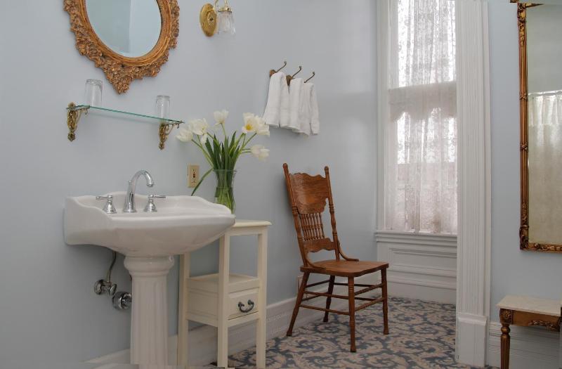Superior Queen Room image 3