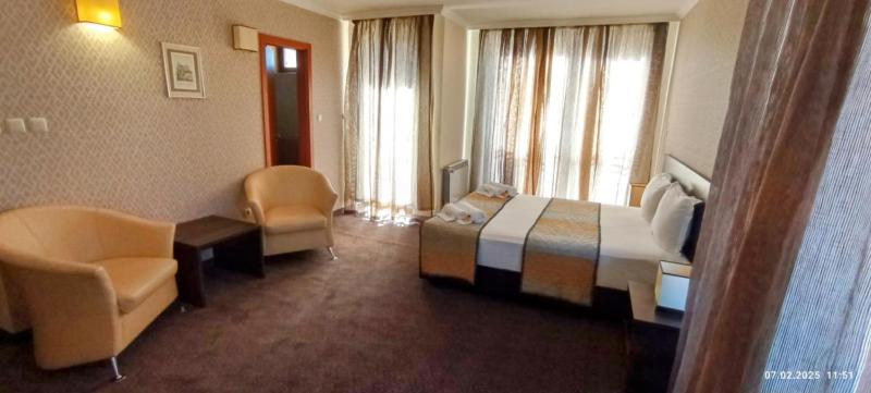 Junior Suite with Balcony image 1