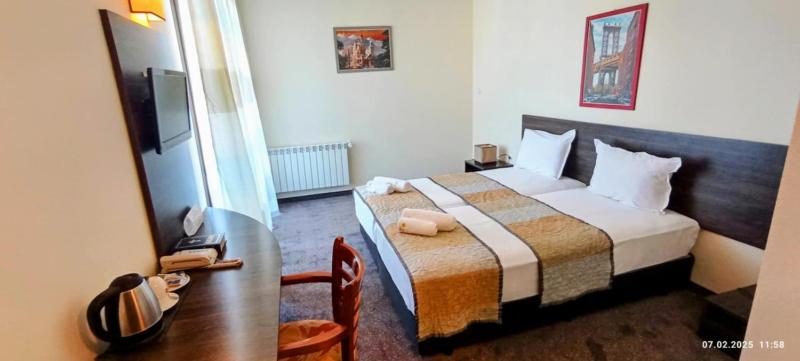 Twin Room with Balcony image 3