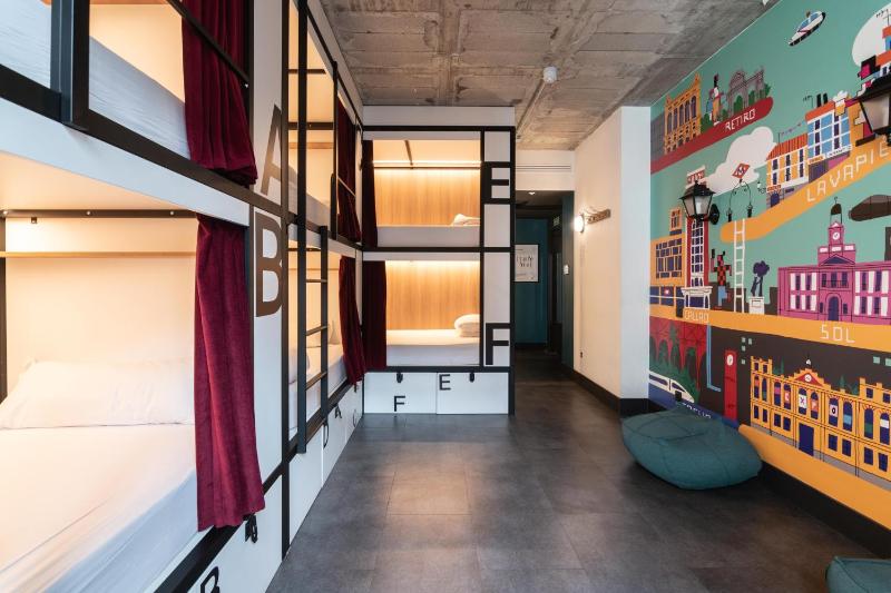 Bed in 8-Bed Mixed Dormitory Room image 1