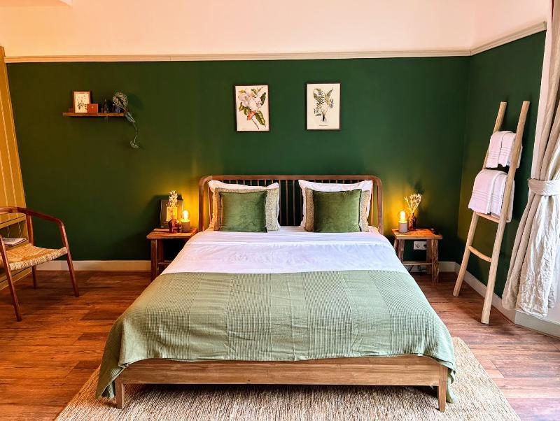 Room with Balcony and private bathroom on common hall image 1