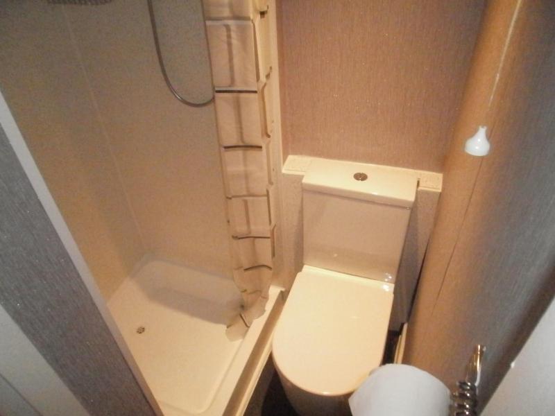 Single Room with Shower image 3
