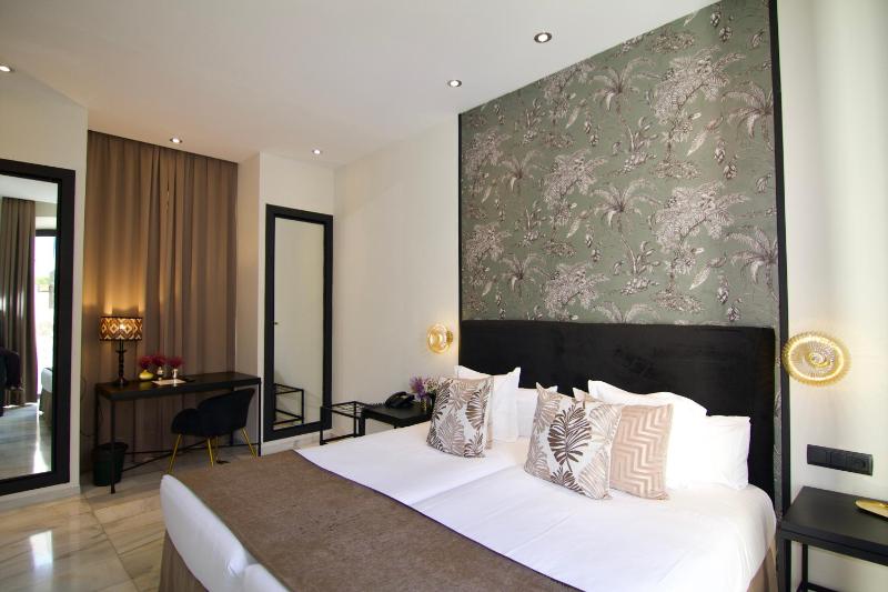 Double or Twin Room image 3