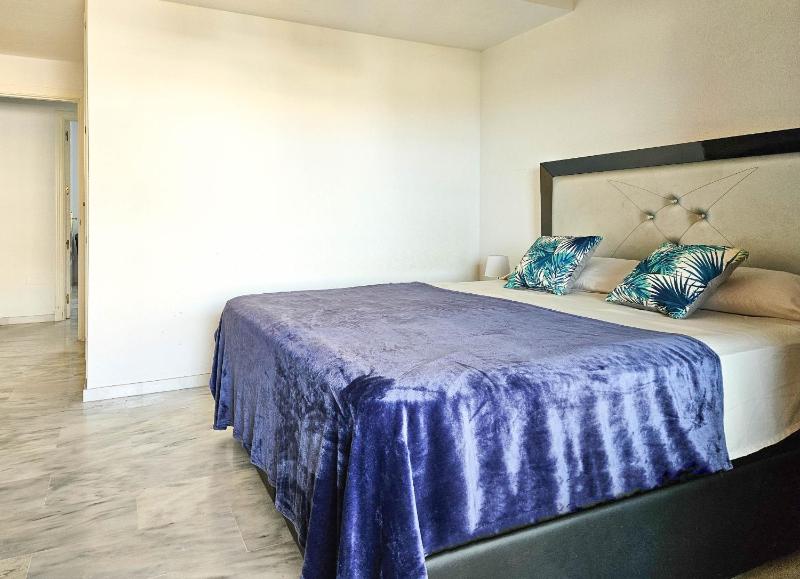 Beautiful sea views duplex penthouse in Manilva - image 34