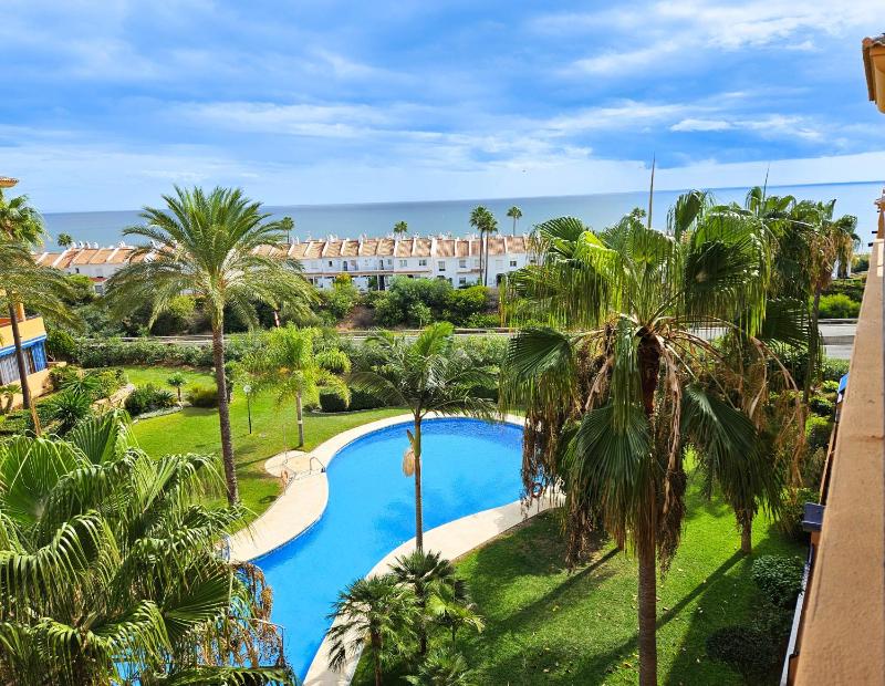 Beautiful sea views duplex penthouse in Manilva - image 32