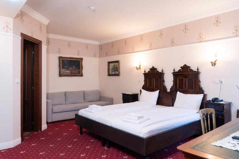 Superior Double Room with Sofa Bed image 1