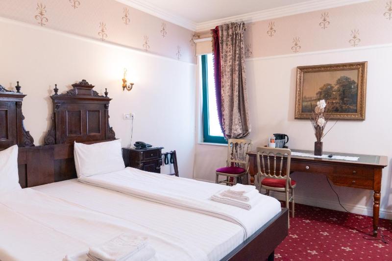 Standard Double Room image 1