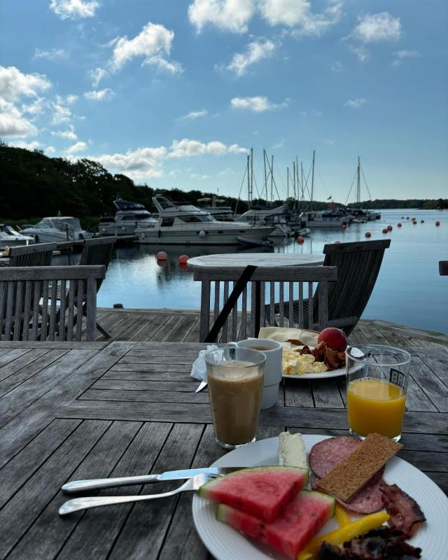 Twin Room with Private Bathroom image 4