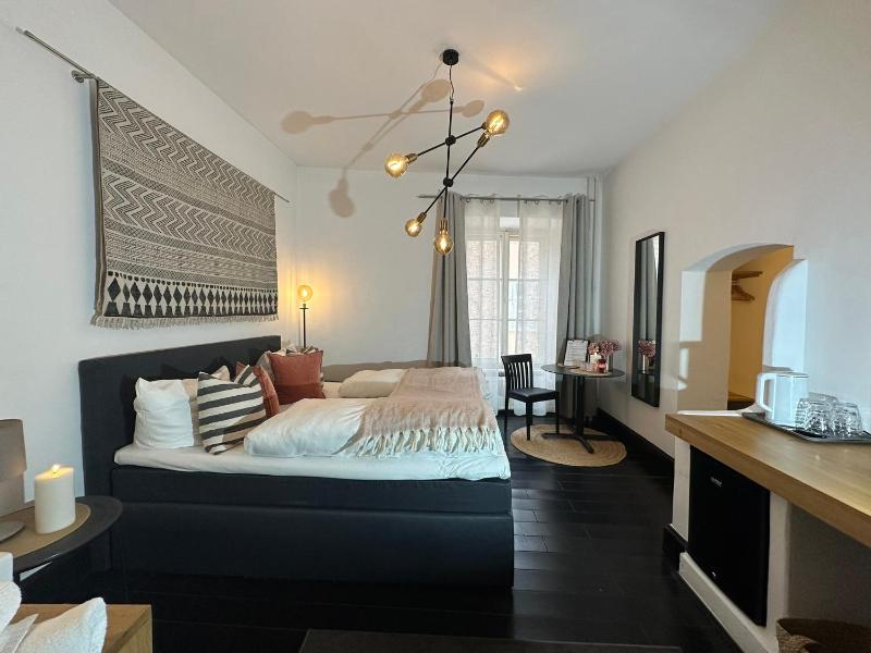 Standard Double Room image 2