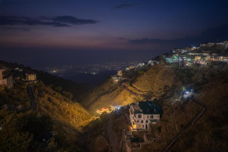 The Alluring North Sunset Vibes and Chest's Nest Near Mall road kasauli - image 24