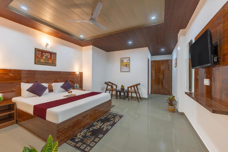 The Alluring North Sunset Vibes and Chest's Nest Near Mall road kasauli - image 26