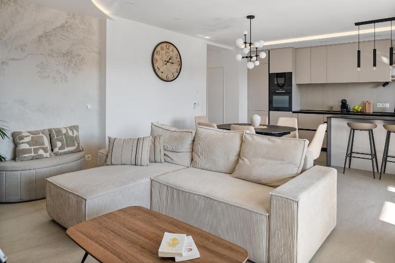 Luxury Tommy's Apartment - image 26