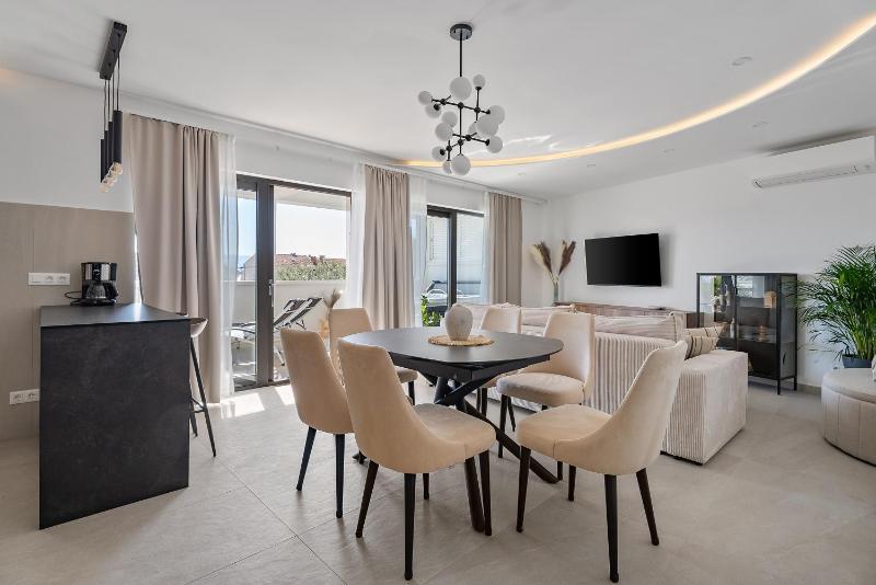 Luxury Tommy's Apartment - image 14