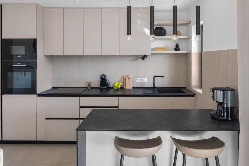 Luxury Tommy's Apartment - image 16