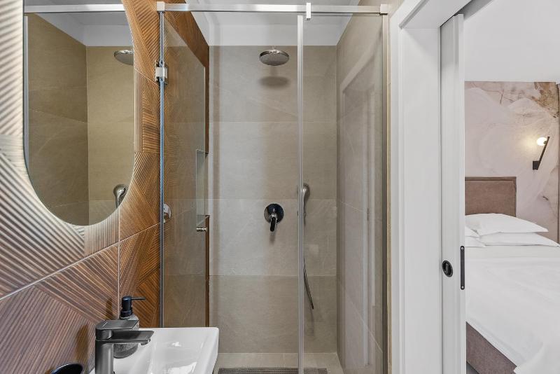 Luxury Tommy's Apartment - image 28