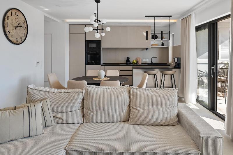 Luxury Tommy's Apartment - image 12
