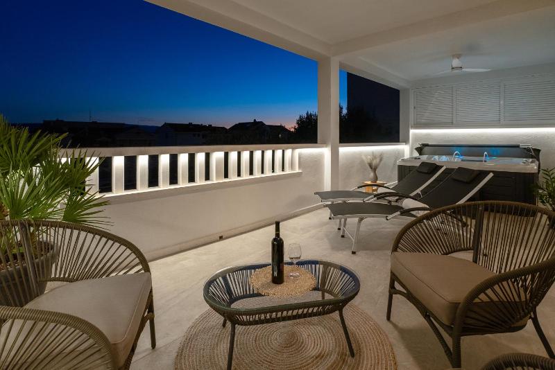 Luxury Tommy's Apartment - image 4