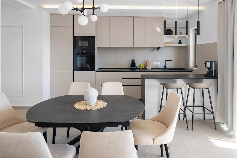 Luxury Tommy's Apartment - image 13
