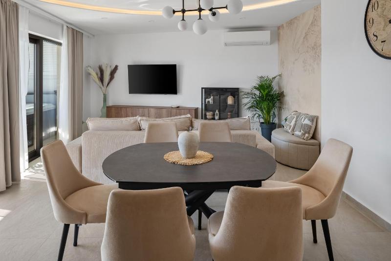 Luxury Tommy's Apartment - image 10