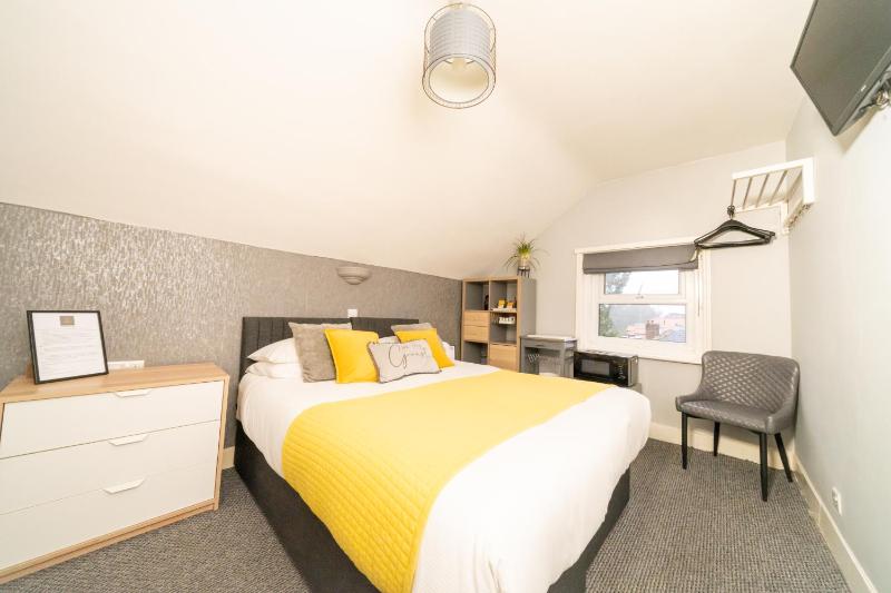 Twin Room with Private Bathroom image 4