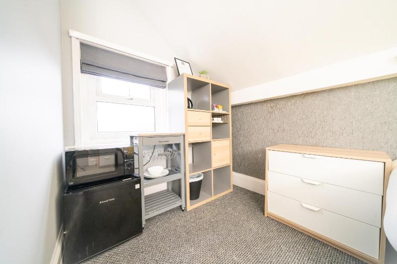 Twin Room image 3
