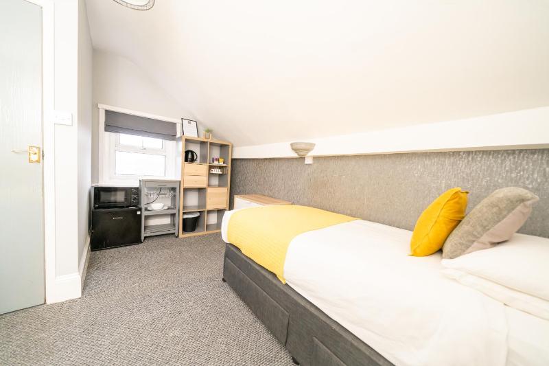 Twin Room image 1