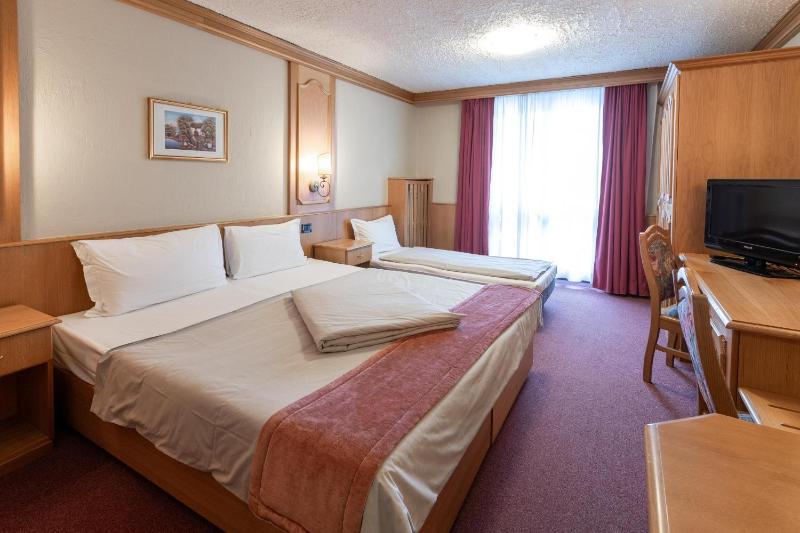 Classic Triple Room image 1