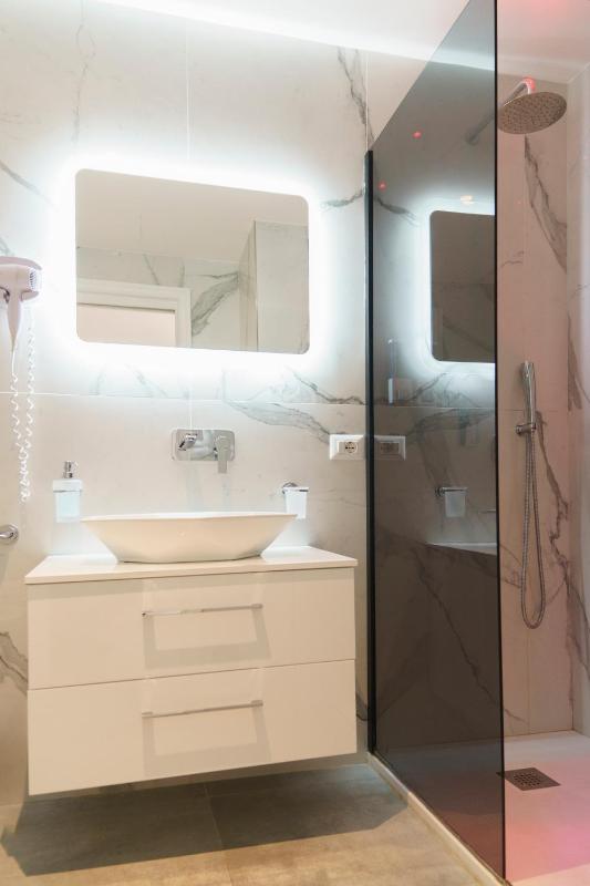 Deluxe Queen Room image 4