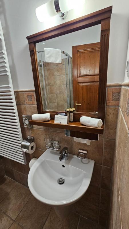 Standard Queen Room image 3
