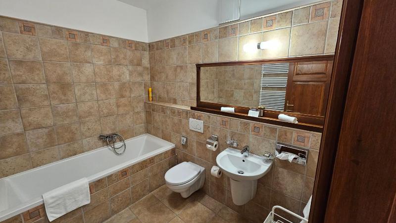 Standard Queen Room image 2