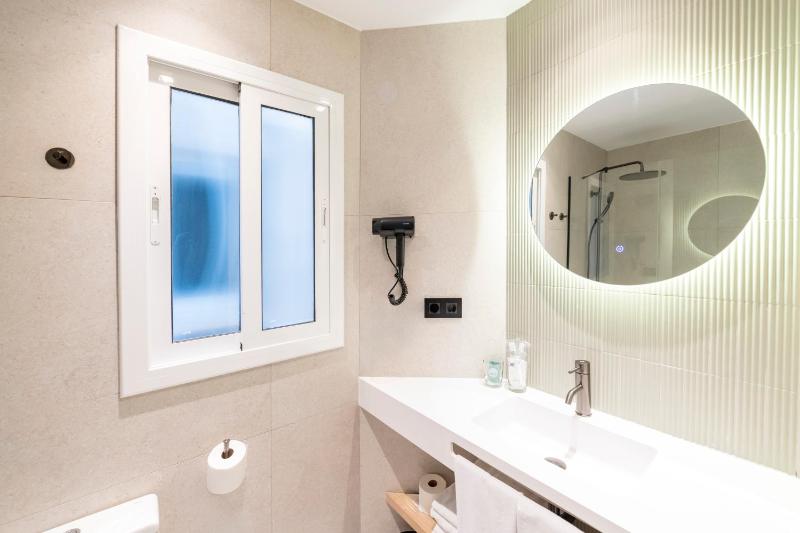 Superior Quadruple Room image 3